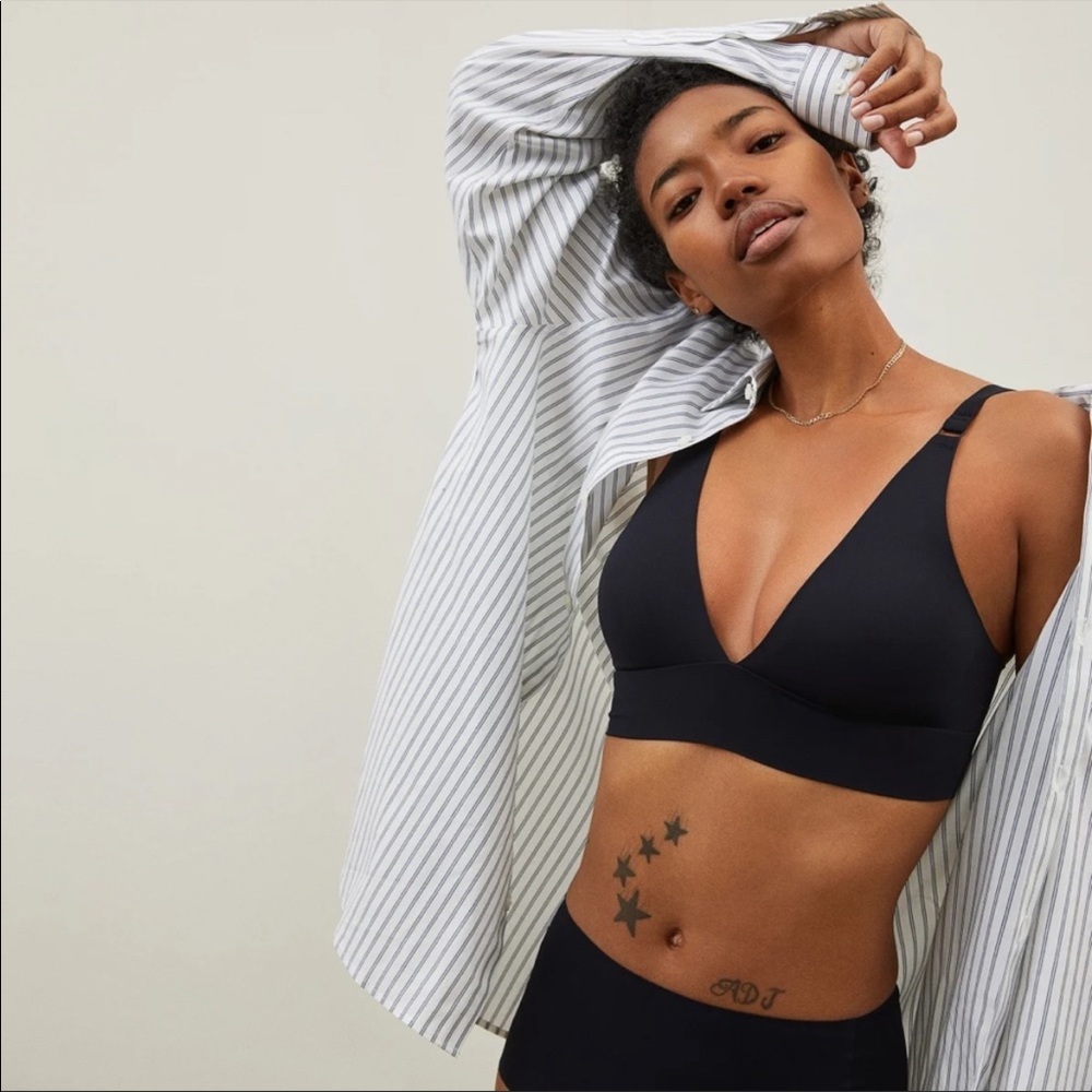 Everlane Invisible Seamless Black Bra
